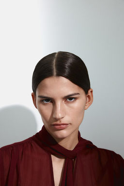 Blusa de gasa con lazada