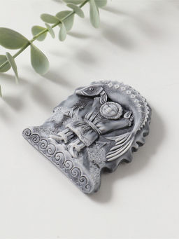 Магнит "С осетром" (барельеф) , 7,5см