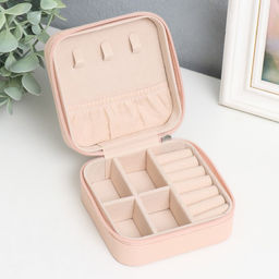 Шкатулка кожзам для украшений "Элегия. Квадратная" розовый 5х10х10 см