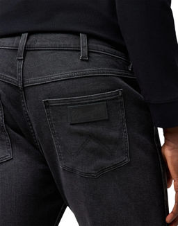 Джинсы мужские