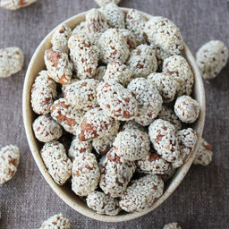 Миндаль с мёдом в кунжуте