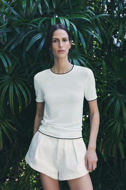 KNIT TOP WITH CONTRAST TRIMS