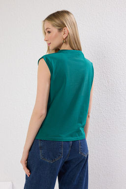 Zumrut Yesili %100 Pamuk Kay?k Yaka S?f?r Kol Buzgulu Orme T-Shirt TWOSS24TS00051