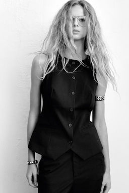 FITTED WAISTCOAT TOP
