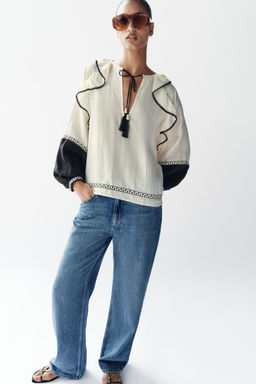 BLUSA VOLUMEN VOLANTES / Crudo / Negro