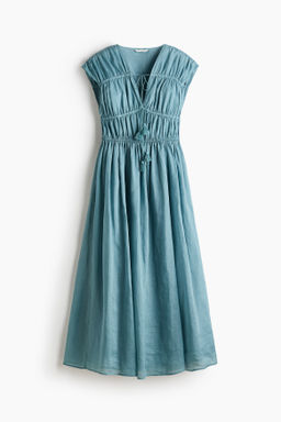 Vestido de ramio con tiras de enlazar