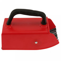 Марья (Maria) Комбайн (контейнер) плодосборник Финский M для ягод, 22х13х13,5см, с заслонкой, пластик/металл/обрезиненная ручка (подходит для всех типов ягод), цвет - красный (Китай) - Домашняя мода фото 5