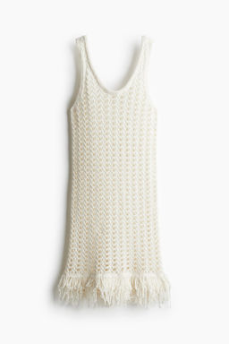 Vestido en punto calado con flecos
