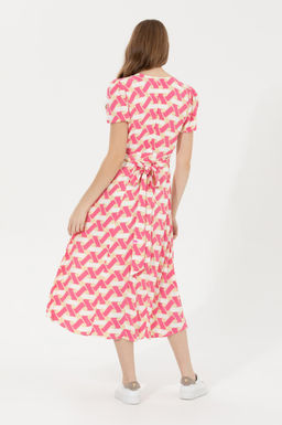 Kad_n Pembe Dokuma Elbise