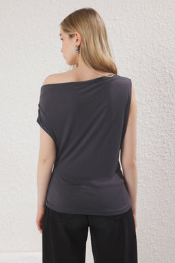 Antrasit More Sustainable Modal Ak?skan Kumasl? Fitted Asimetrik Yaka Orme Bluz TWOSS25BZ00398