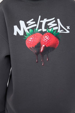 Teen Kal?n Ici Polarl? Antrasit Kapusonlu On ve S?rt Cilek Bask?l? Orme Sweatshirt TWOAW26SW00114 - Trendyolmilla фото 5