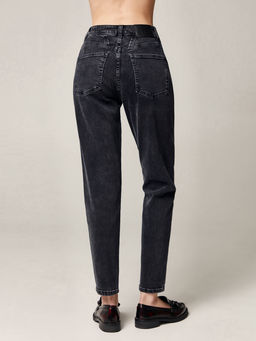 CONTE CON-517 Джинсы mom с кокеткой и тремя пуговицами washed black - Conte elegant фото 3