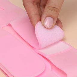 Маска для коррекции овала лица, на липучке, 60.5?10 см, в коробке, розовая