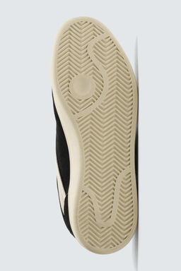 ZAPATILLA ESTILO RETRO / Negro