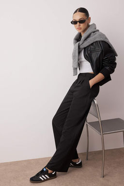 Siyah Wide Leg/Genis Paca Pilili Dokuma Kumas Pantolon TWOAW22PL0475