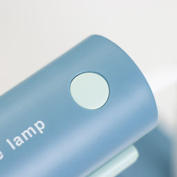 Настольная лампа «Лансер» LED 3.5 Вт USB АКБ сине-лазурный 11×15×45 см RISALUX