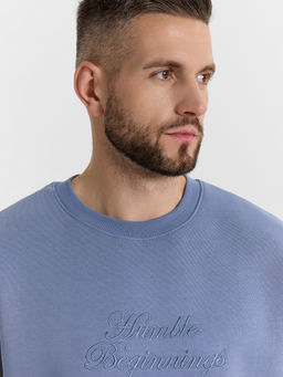 Свитшот мужской синий с вышивкой Humble beginning - Mark formelle фото 4