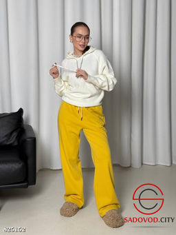 Свитер женский с капюшоном