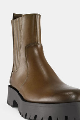 DISTRESSED-EFFECT TRACK-SOLE ANKLE BOOTS - Zara фото 6