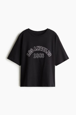 Camiseta con detalle decorativo