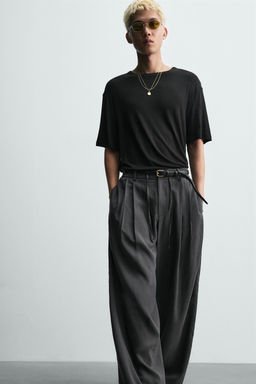 PANTAL?N FLUIDO PLIEGUES / Gris