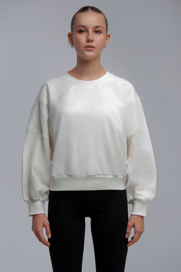 Арт. 15110/3 Свитшот женский укороченный one size (42-50) Цвет:молочный - Калинка фото 3