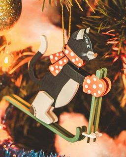 Новогодние украшения - Кошка на лыжах 9005