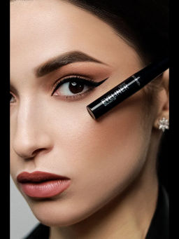 RELOUIS Подводка для глаз жидкая с фетровым аппликатором фото 2