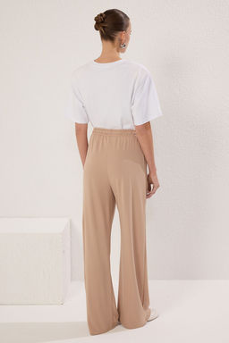 TRENDYOLMILLA Bej Wide Leg Lastikli Yuksek Bel Esnek Yumusak Orme Pantolon TWOSS25PL00058  фото 4