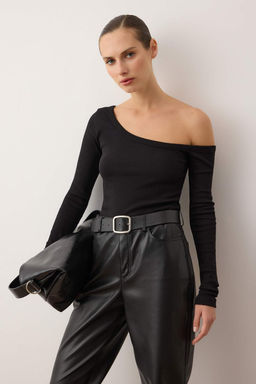 Siyah Fitted/Vucuda Oturan Omzu Ac?k Fitilli Pamuklu Esnek Orme Bluz TWOAW23BZ00475