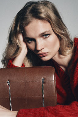 BOLSO PIEL DE HOMBRO / Chocolate