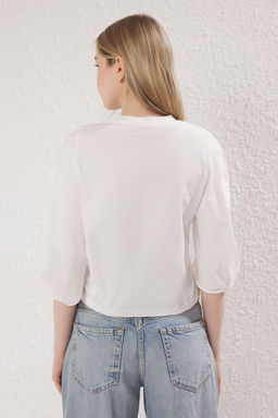 TRENDYOLMILLA Ekru %100 Pamuk Regular/Normal Kal?p Kol Detayl? Orme T-Shirt TWOSS25TS00065 фото 4