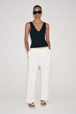 TOP ESCOTE PICO RIB / Negro