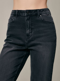 CONTE CON-544 Джинсы mom с высокой посадкой и квадратными карманами washed black