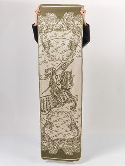 В СОСТАВЕ ШЕРСТЬ и КАШЕМИР Большой, мягкий, теплый однотонный двусторонний палантин.