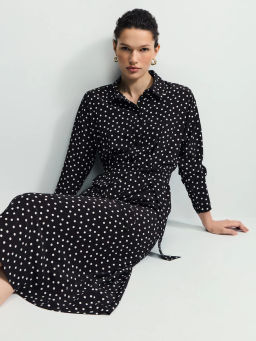 Приталенное платье с принтом в горошек / Zarina