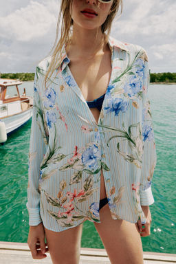 CAMISA SATINADA ESTAMPADO FLORAL / Multicolor