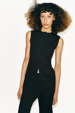TOP CHALECO BOTONES / Negro