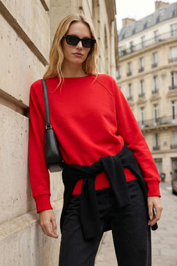 K?rm?z? Relaxed/Rahat Kal?p Basic Reglan Kol Bisiklet Yaka Orme Sweatshirt TWOAW26SW00030 - Trendyolmilla фото 12