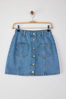 TRENDYOLMILLA Mavi More Sustainable Onden Dugmeli Dikis Detayl? Mini Denim Etek TWOSS22ET00050  фото 6
