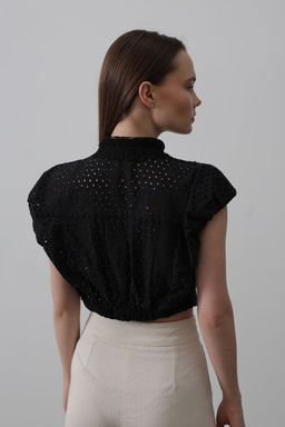 Siyah %100 Pamuk Brode Kolsuz Crop Gomlek TWOSS25GO00175