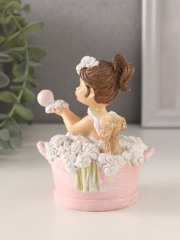 Фигурка полистоун «Купание: малышка и пёсик», 8.5×8×10.5 см