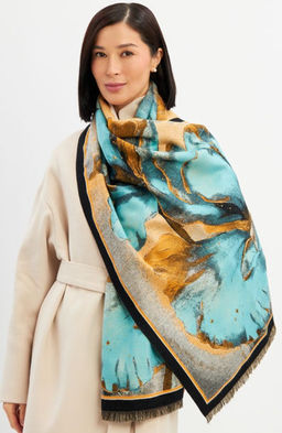 в СОСТАВЕ ШЕРСТЬ и КАШЕМИР Большой, мягкий, теплый однотонный двусторонний палантин.