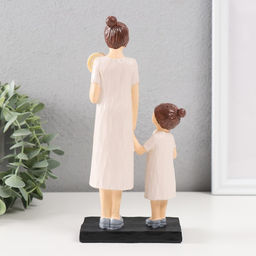 Фигурка полистоун «Мама с дочкой, с леденцами», 22.5×5.5×10 см