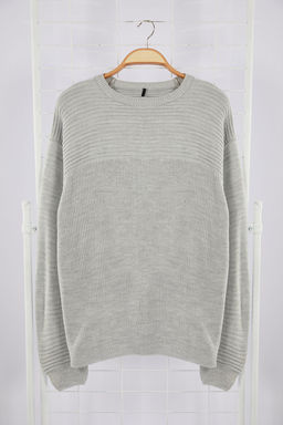 Gri Unisex Oversize Bisiklet Yaka Duz Triko Kazak TMNAW25KZ00004