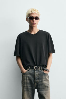 CAMISETA CUELLO PICO ALGOD?N - C??AMO / Negro