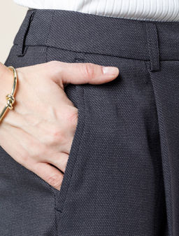 Шорты-бермуды из премиальной костюмной ткани с добавлением лиоцелла