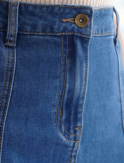 Джинсовая юбка миди А силуэта с декоративными швами из эластичного денима