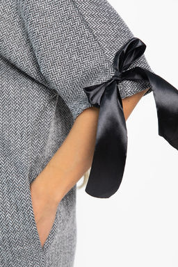 Платье с бантами Кайла (серое) П14873-10М