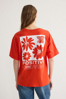 K?rm?z? %100 Pamuk S?rt Bask?l? Oversize/Genis Kal?p Bisiklet Yaka Orme T-Shirt TWOSS23TS00321